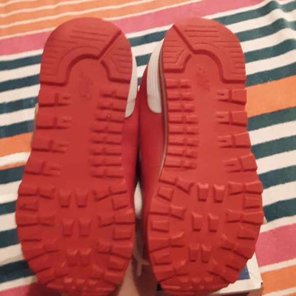 Boy toddler 6.5M rsd and white New Balance shoes - Picture 7 of 8